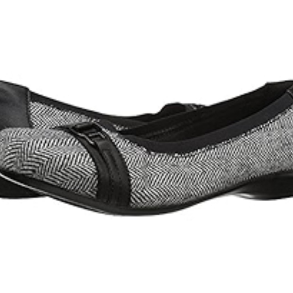 Clarks Women's Kinzie Light Ballet Flats size 7